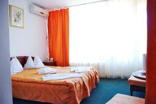 Отель Hotel Scoica Юпитер Двухместный номер с 2 отдельными кроватями и балконом-1
