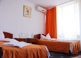 Отель Hotel Scoica Юпитер Двухместный номер с 2 отдельными кроватями и балконом-2