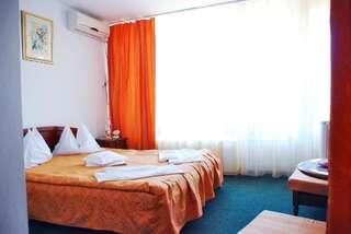Отель Hotel Scoica Юпитер Двухместный номер с 2 отдельными кроватями и балконом-4